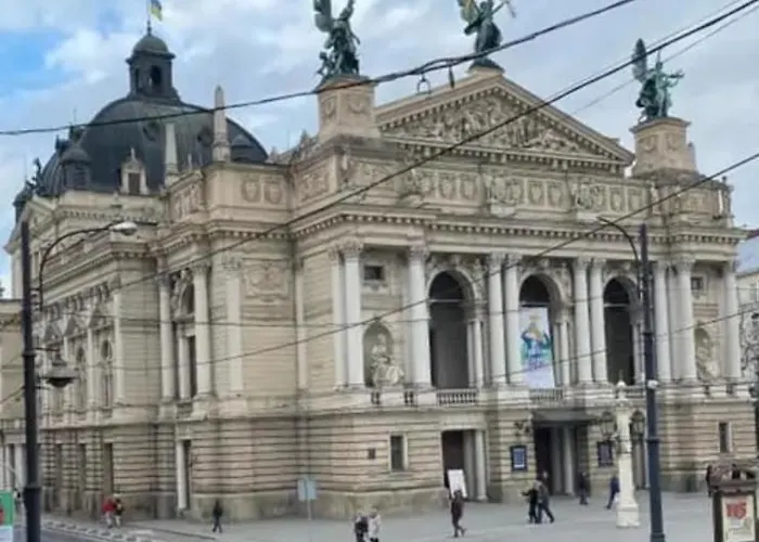 площа ринок, центр по вул вірменська 29 Lwów